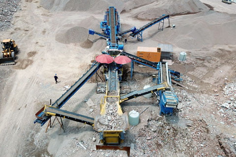 Mobile construction waste recycling plant